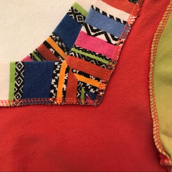 Colorful Comfy Cute Crop Top! EUC Workout or Wear Out - Picture 2 of 11